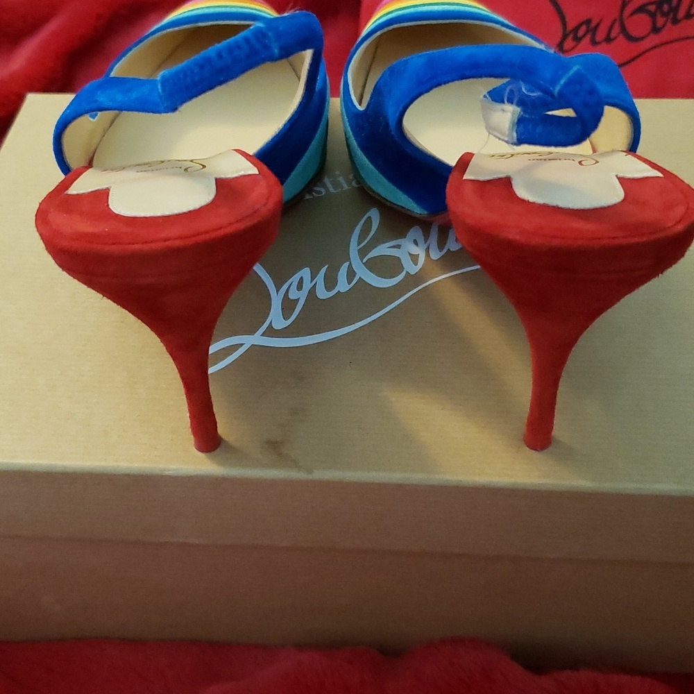 Christian Louboutin - Picture 3 of 8